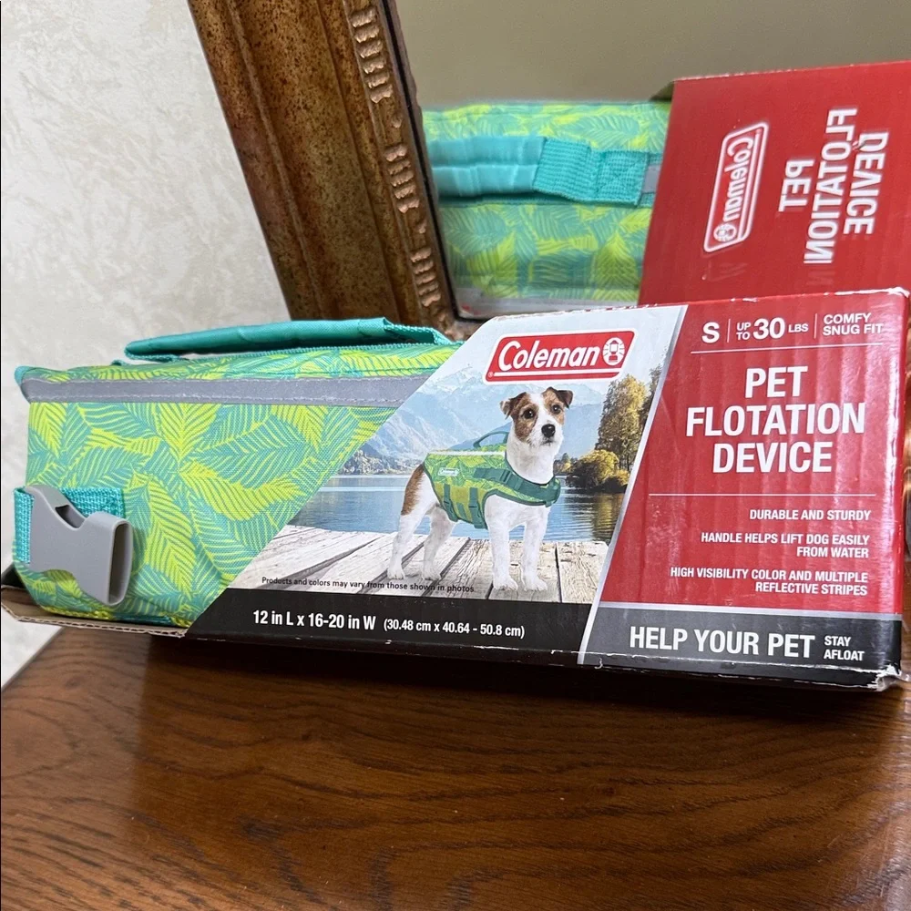 Coleman Pet Flotation Vest in Tropical Green. Size Small.